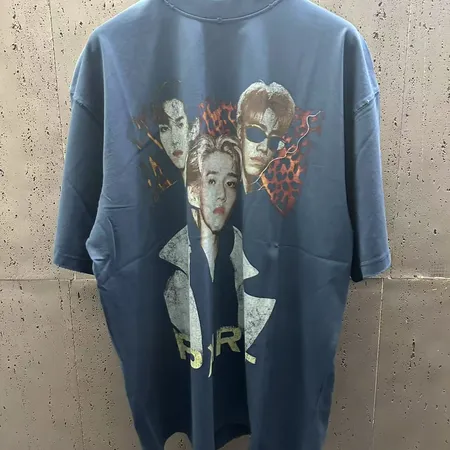 バレンシアガ Tシャツ