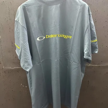 バレンシアガ Tシャツ