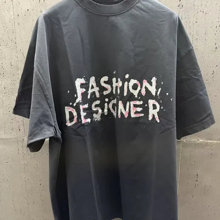 バレンシアガ Tシャツ