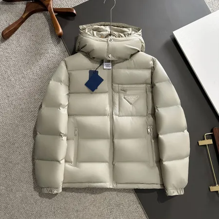 プラダ ダウンジャケット