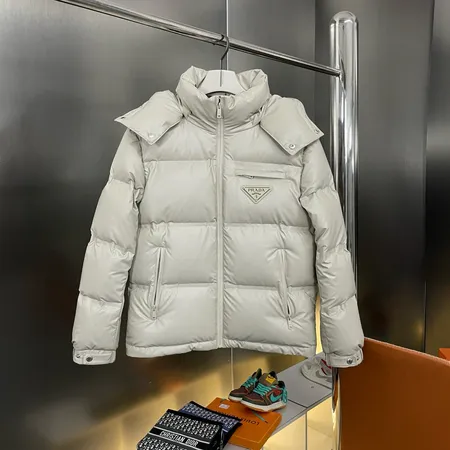 プラダ ダウンジャケット