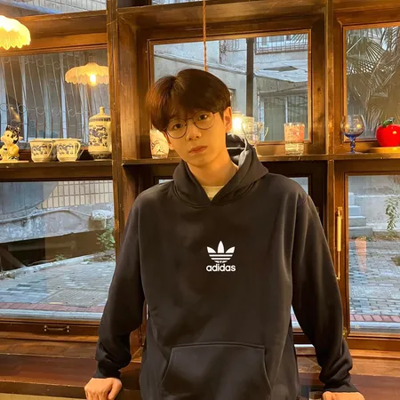 アディダス パーカー