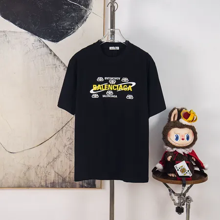 バレンシアガ Tシャツ