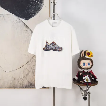 バレンシアガ Tシャツ