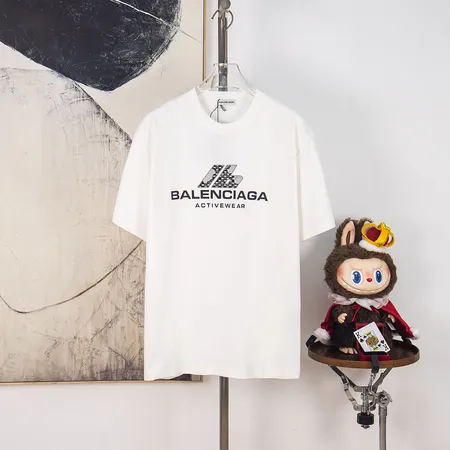 バレンシアガ Tシャツ