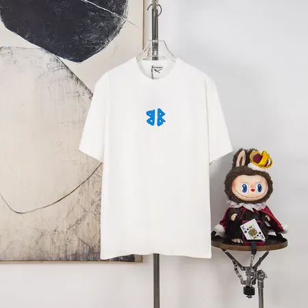 バレンシアガ Tシャツ