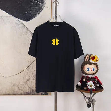 バレンシアガ Tシャツ