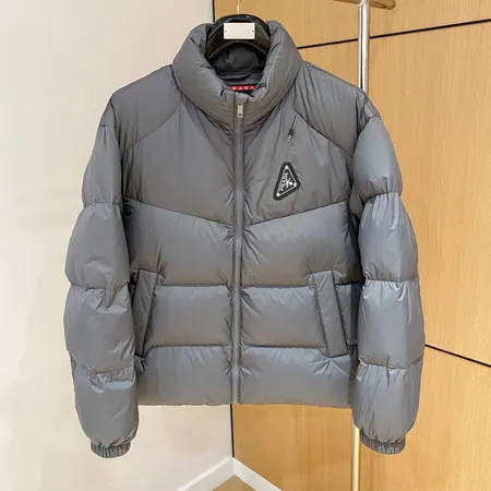 プラダ ダウンジャケット