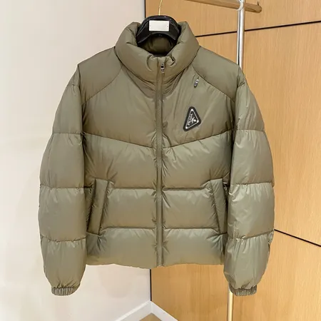 プラダ ダウンジャケット