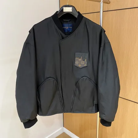 ルイヴィトン ダウンジャケット