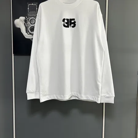 バレンシアガ Tシャツ