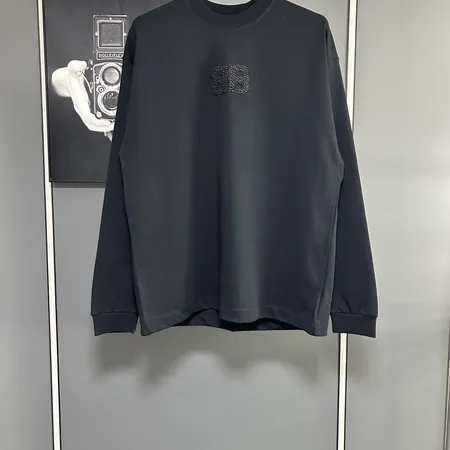 バレンシアガ Tシャツ