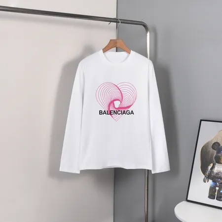 バレンシアガ Tシャツ