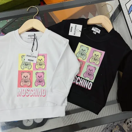 モスキーノ パーカー