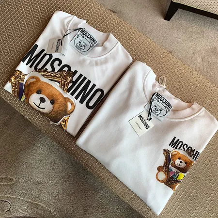 モスキーノ パーカー