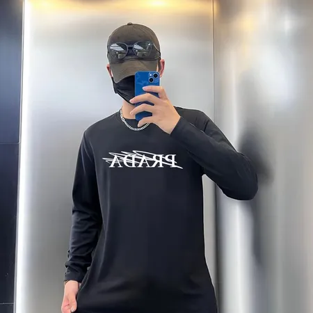 プラダ Tシャツ