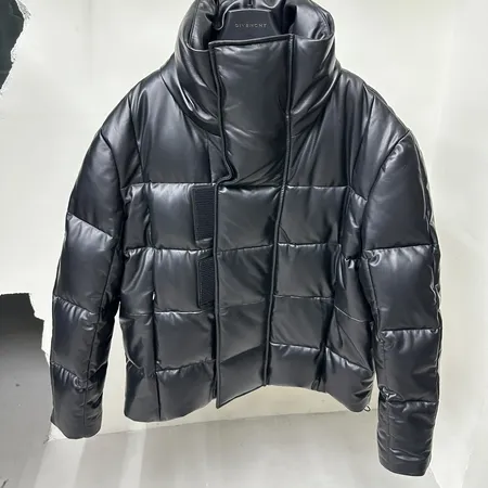 ジバンシィ ダウンジャケット