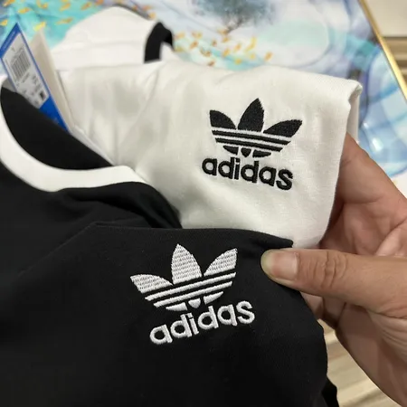 アディダス Tシャツ