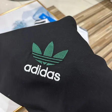 アディダス Tシャツ