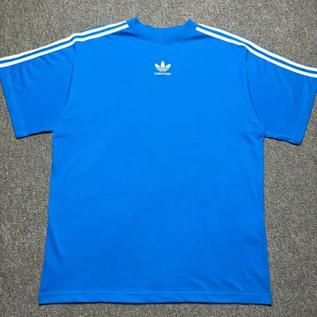 アディダス Tシャツ