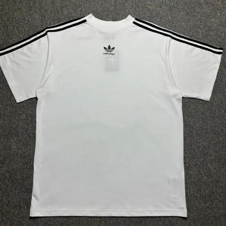 アディダス Tシャツ