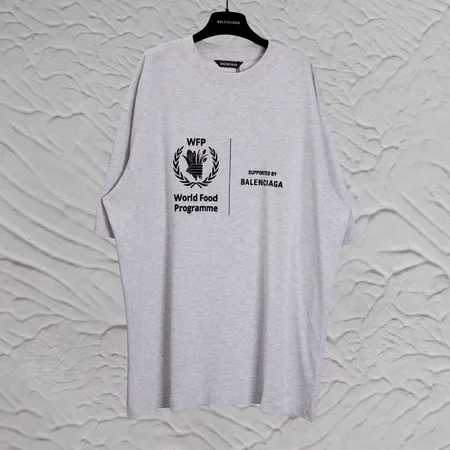 バレンシアガ Tシャツ