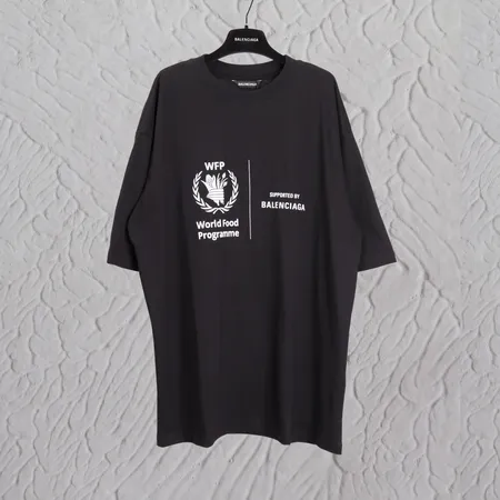 バレンシアガ Tシャツ