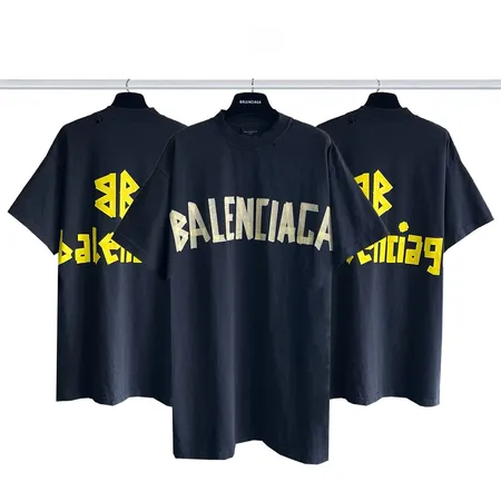 バレンシアガ Tシャツ