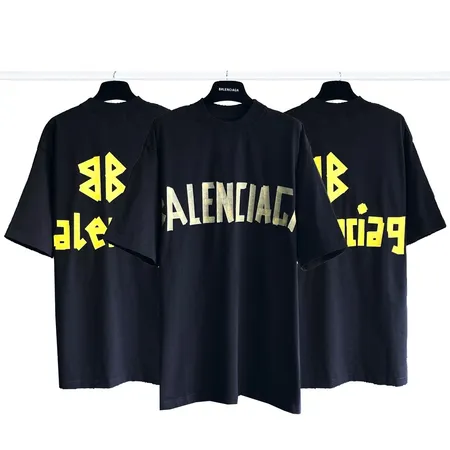 バレンシアガ Tシャツ