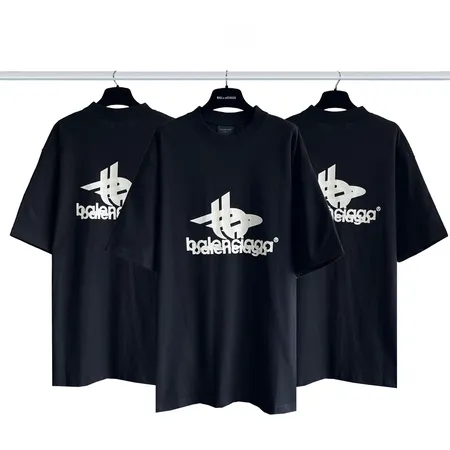 バレンシアガ Tシャツ