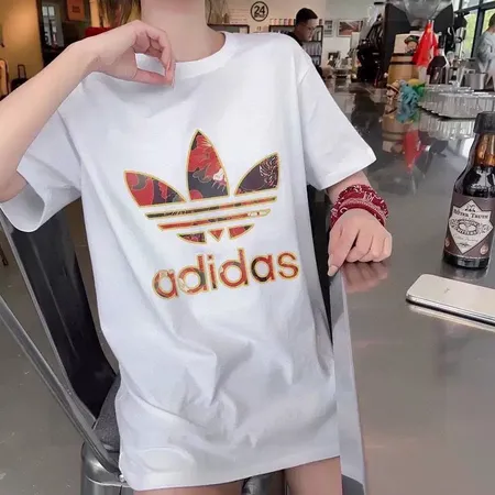 アディダス Tシャツ