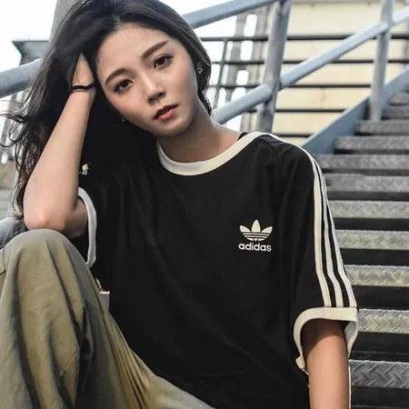 アディダス Tシャツ