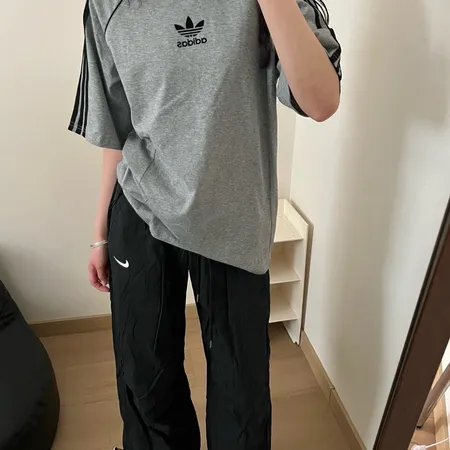 アディダス Tシャツ