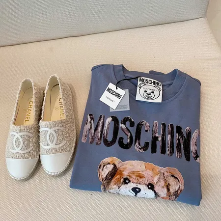 モスキーノ パーカー