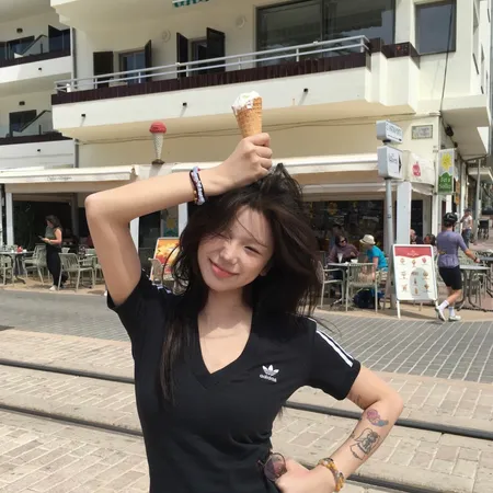 アディダス Tシャツ