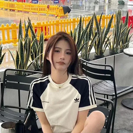 アディダス Tシャツ