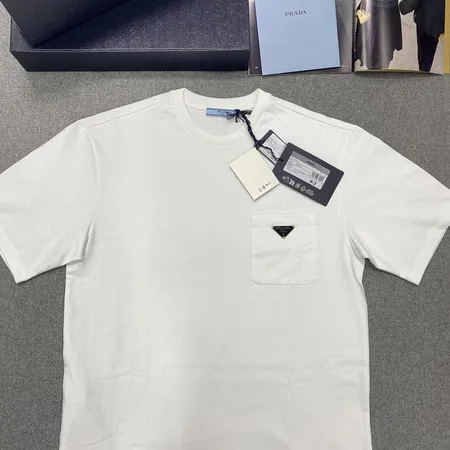 プラダ Tシャツ