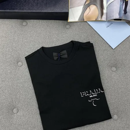 プラダ Tシャツ