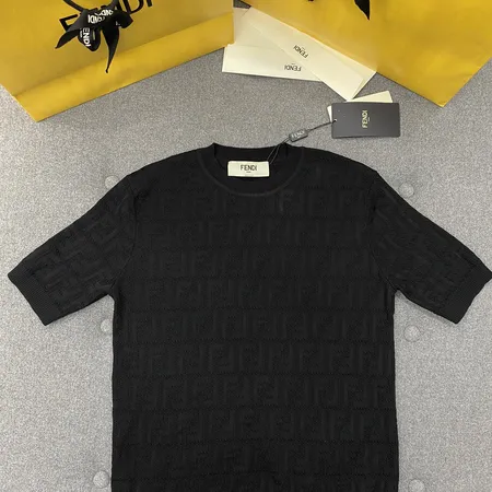 フェンディ Tシャツ