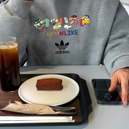 アディダス パーカー