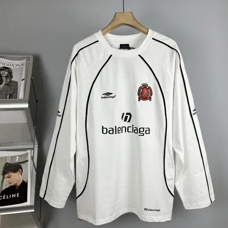 バレンシアガ Tシャツ