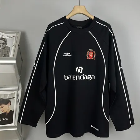 バレンシアガ Tシャツ