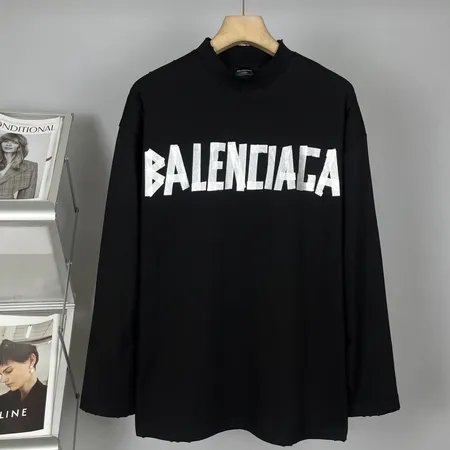 バレンシアガ Tシャツ