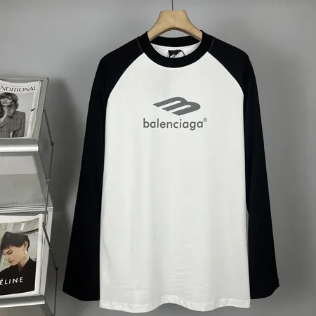 バレンシアガ Tシャツ