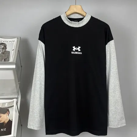 バレンシアガ Tシャツ