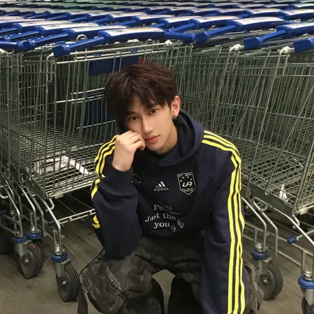 アディダス パーカー