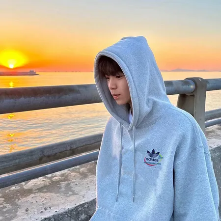 アディダス パーカー