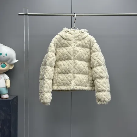 フェンディ ダウンジャケット