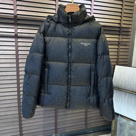 ジバンシィ ダウンジャケット