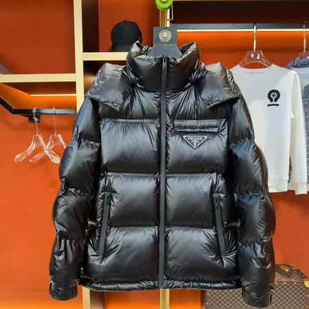 プラダ ダウンジャケット
